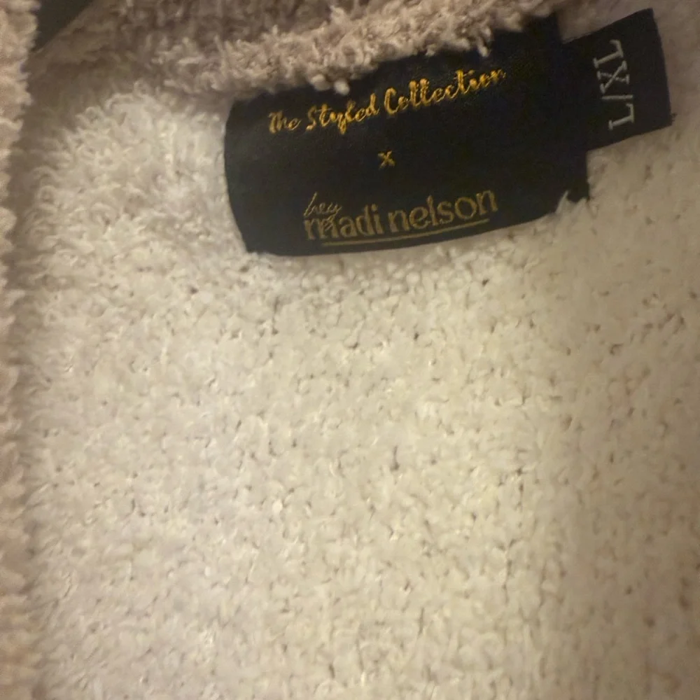 Cozy Star Patterned Robe - Picture 3 of 3